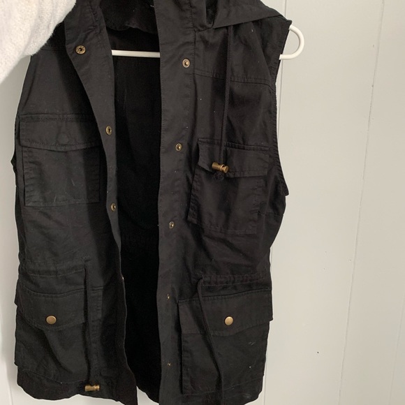 Utility Vest - Picture 2 of 6